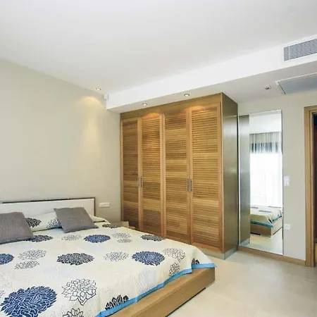 Sleeps 10 Pool Air Con Wifi 别墅