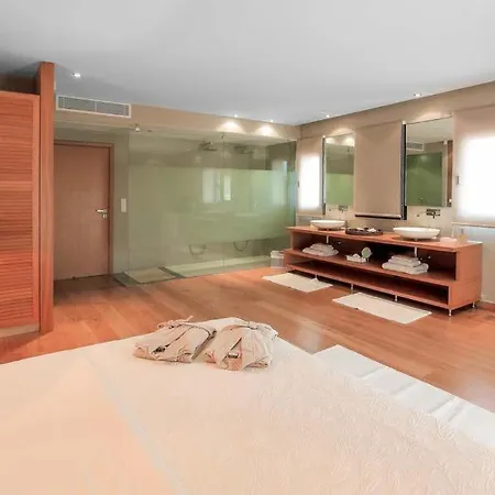 Sleeps 10 Pool Air Con Wifi *