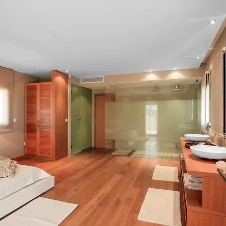 Sleeps 10 Pool Air Con Wifi