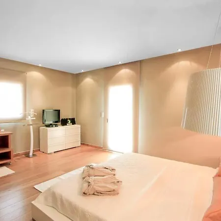 Sleeps 10 Pool Air Con Wifi Villa