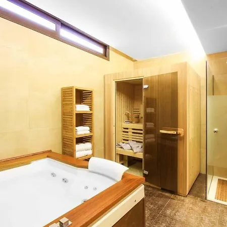 Sleeps 10 Pool Air Con Wifi Líndos